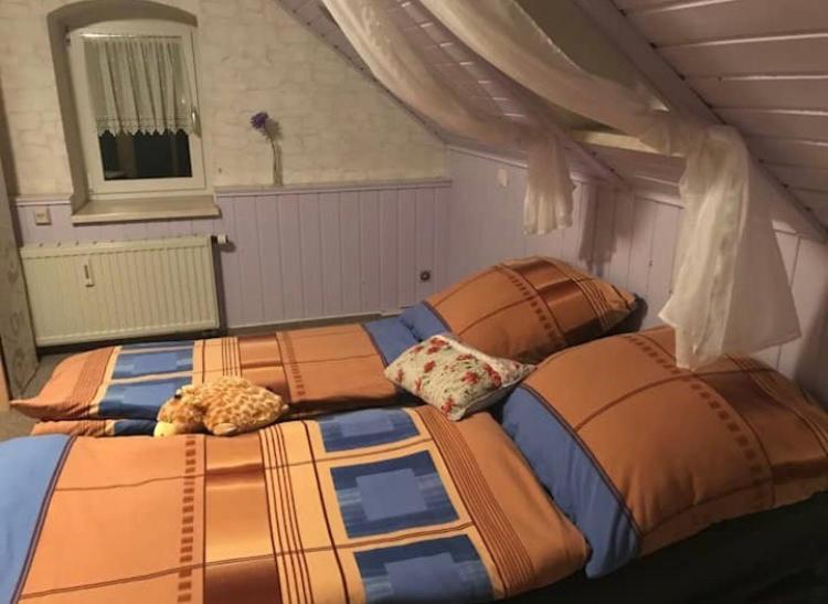 Gemuetliche 3 Raum Wohnung Im Dachgeschoss Ehrenfriedersdorf ภายนอก รูปภาพ